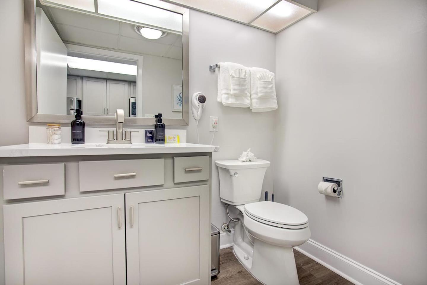 Oceanfront Escape Renovated Suite At Camelot Миртл-Бич Экстерьер фото