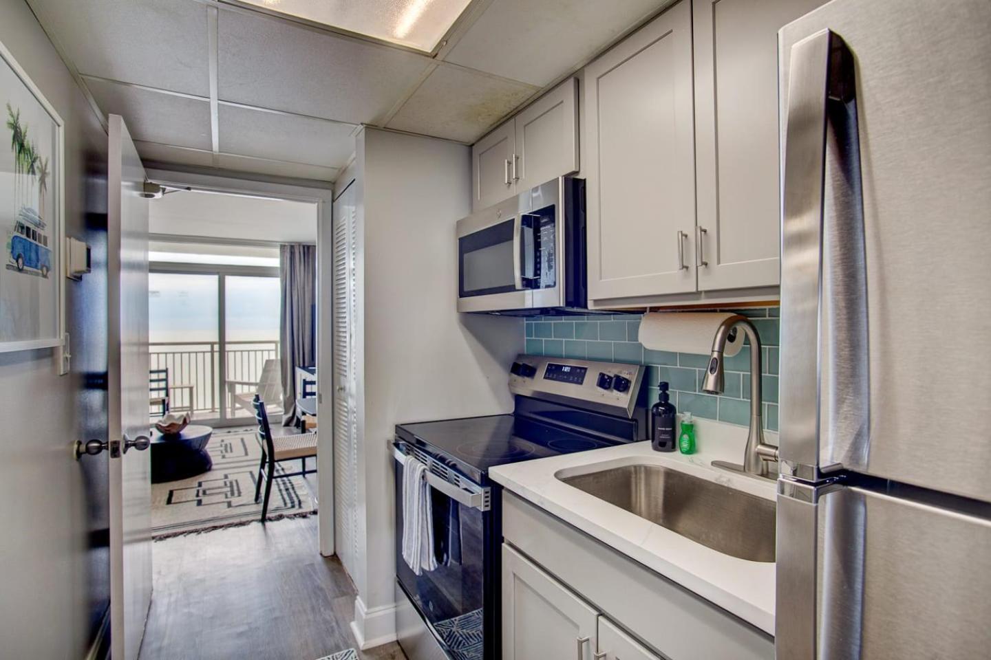 Oceanfront Escape Renovated Suite At Camelot Миртл-Бич Экстерьер фото
