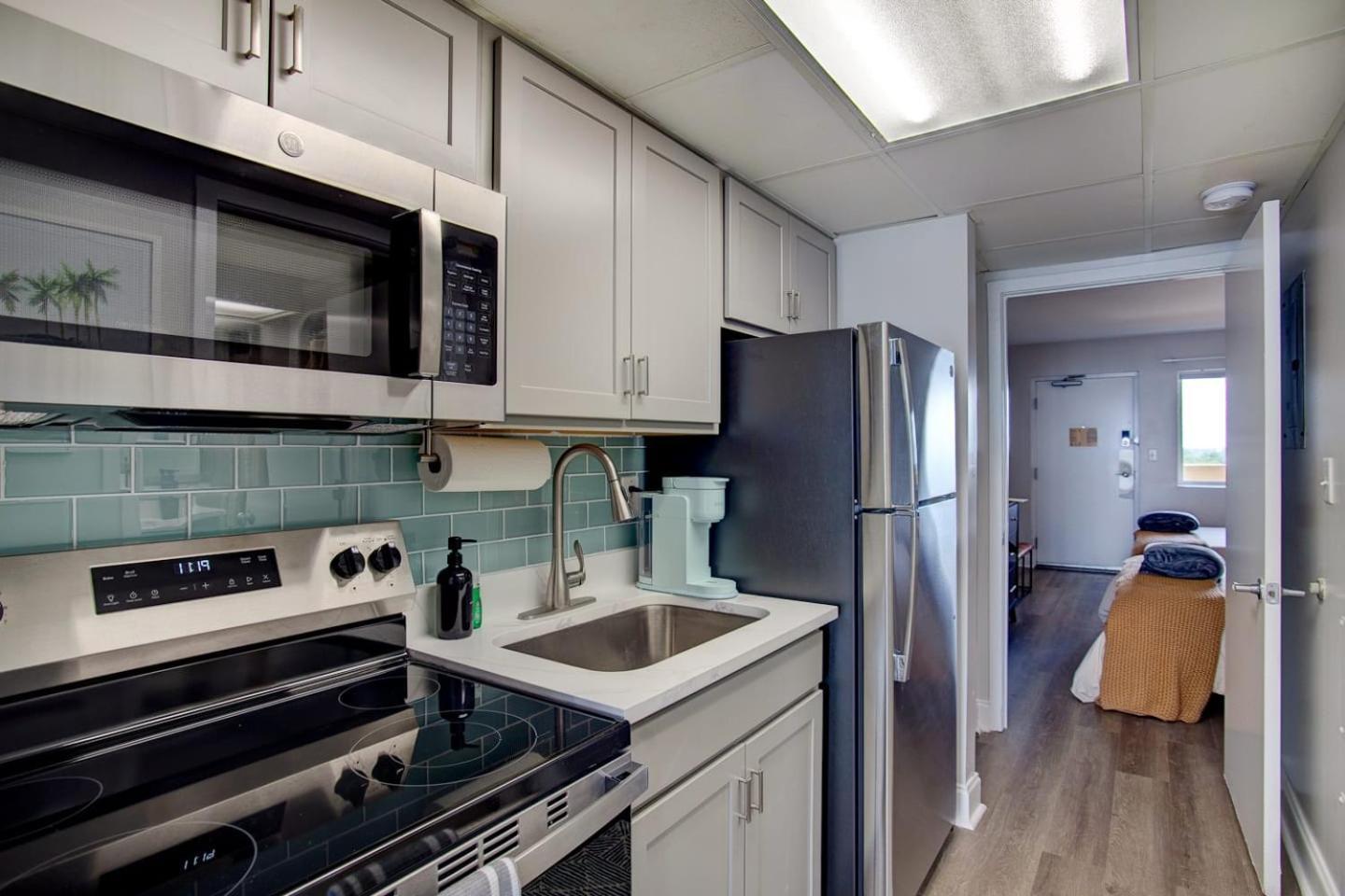 Oceanfront Escape Renovated Suite At Camelot Миртл-Бич Экстерьер фото
